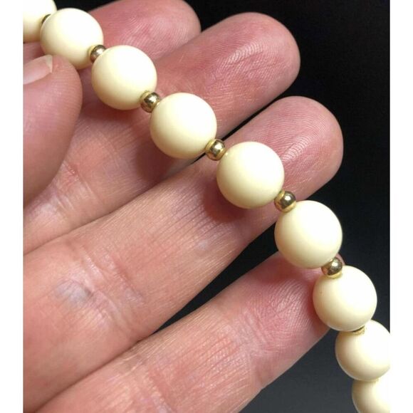 1882 Monet gold tone clasp Ivory bead necklace 30" long - Picture 2 of 3